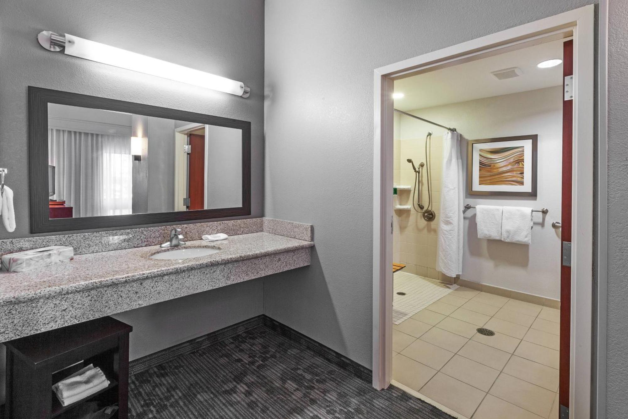 คอร์ตยาร์ด ทัลซ่า วูดแลนด์ฮิลส์ Hotel ทัลซา ภายนอก รูปภาพ